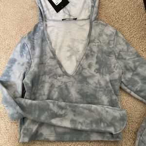 Crop long sleeve w hood